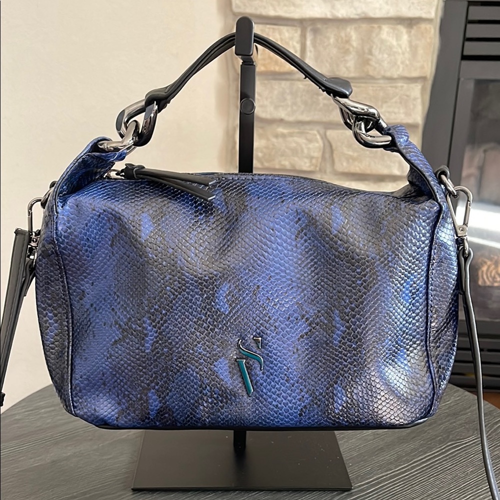 Simply Vera Wang Satchel/Crossbody Bag in Navy Blue Snakeskin Print